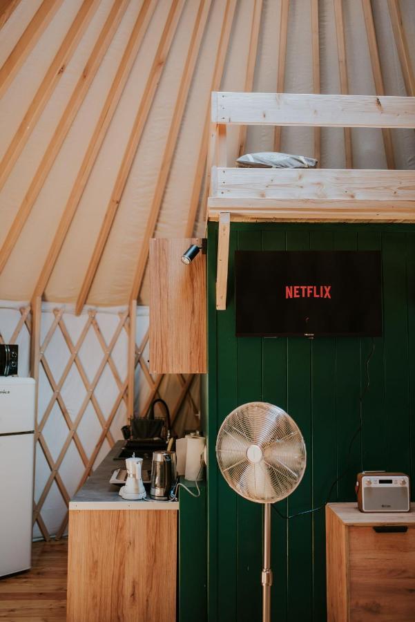 Aloha Glamp - Okragle Domki Przy Rzece - Balia I Sauna - Energylandia Zagornik Exteriör bild