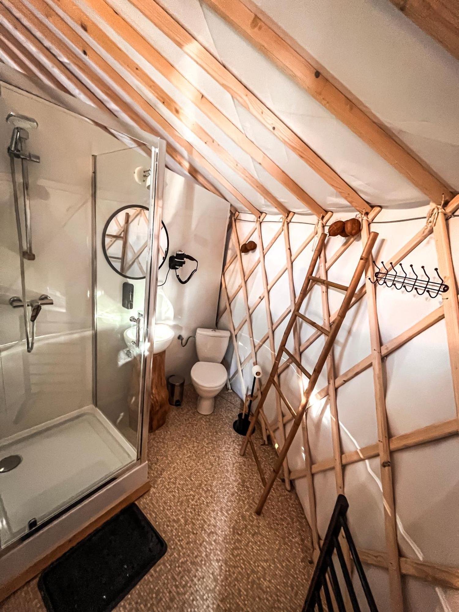 Aloha Glamp - Okragle Domki Przy Rzece - Balia I Sauna - Energylandia Zagornik Exteriör bild