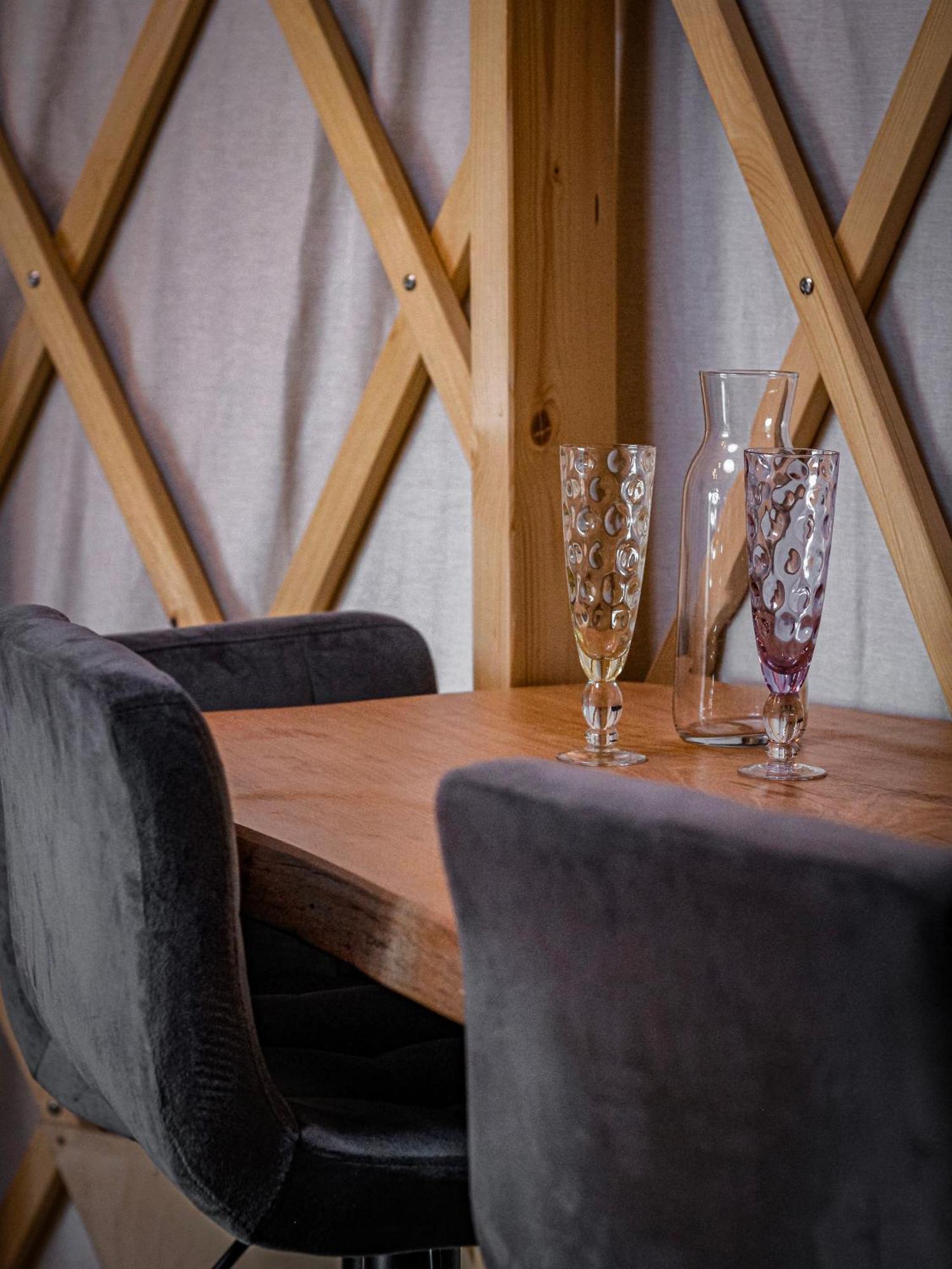 Aloha Glamp - Okragle Domki Przy Rzece - Balia I Sauna - Energylandia Zagornik Rum bild