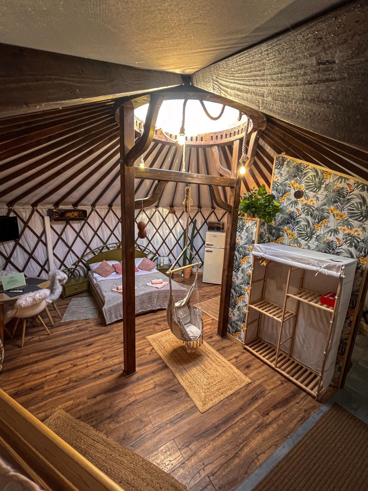 Aloha Glamp - Okragle Domki Przy Rzece - Balia I Sauna - Energylandia Zagornik Rum bild