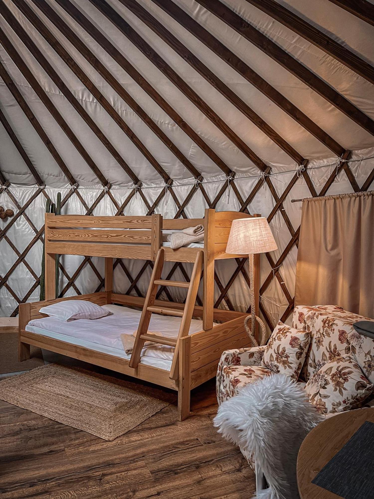 Aloha Glamp - Okragle Domki Przy Rzece - Balia I Sauna - Energylandia Zagornik Rum bild