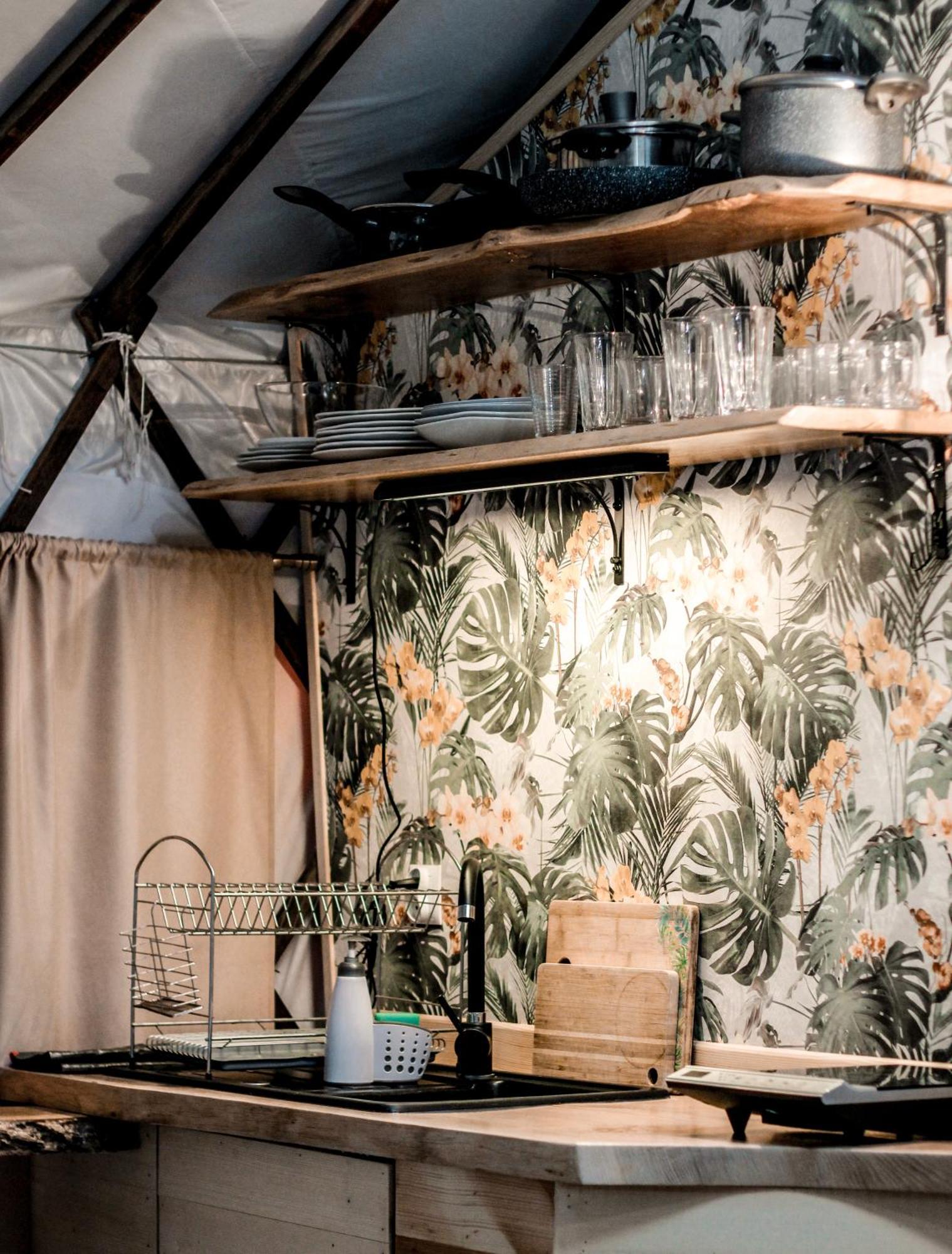 Aloha Glamp - Okragle Domki Przy Rzece - Balia I Sauna - Energylandia Zagornik Rum bild