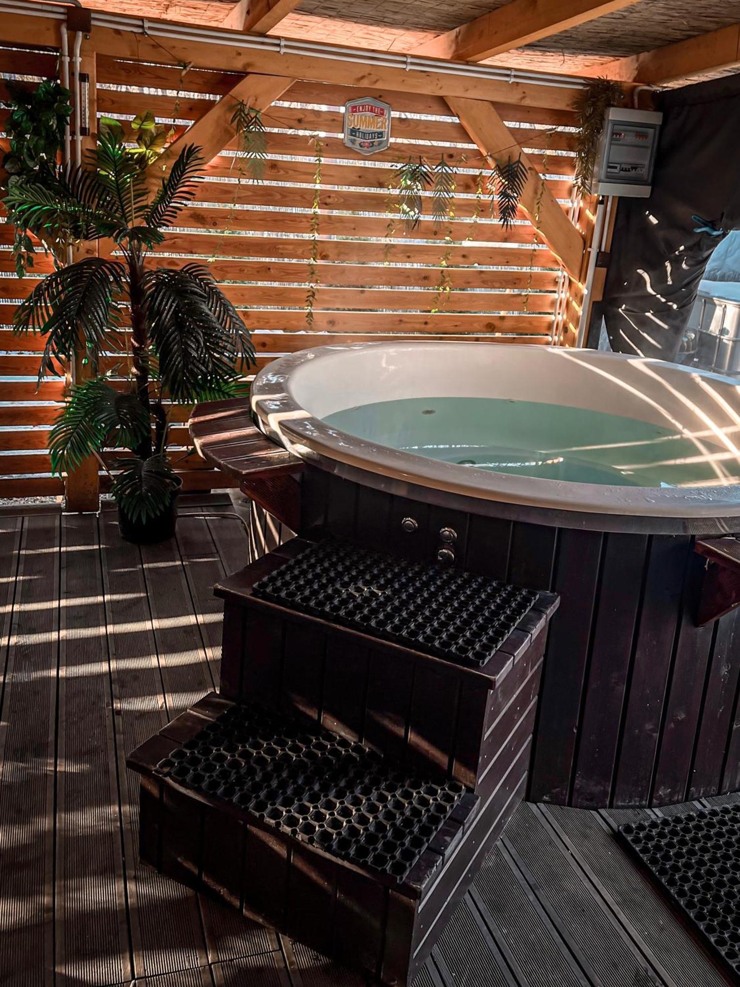 Aloha Glamp - Okragle Domki Przy Rzece - Balia I Sauna - Energylandia Zagornik Exteriör bild